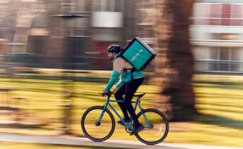 En la imagen, un repartidor de Deliveroo.