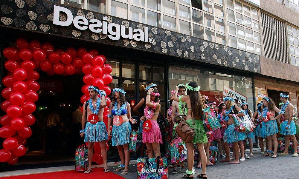 La parte exterior de una de las tiendas de Desigual