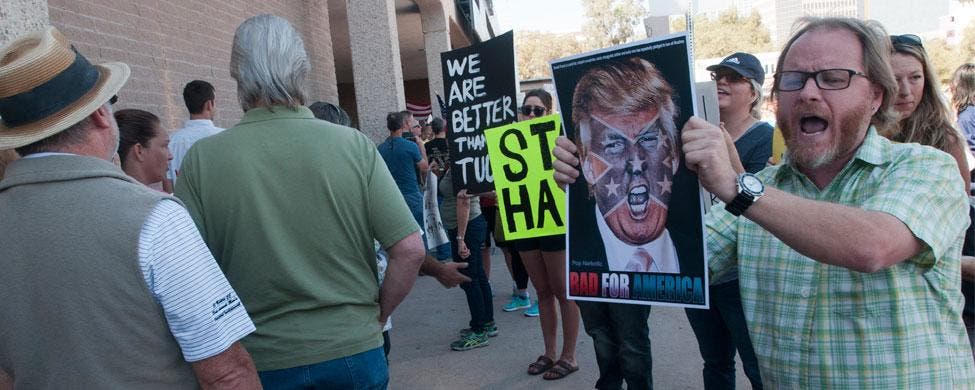 Manifestantes contra Donald Trump