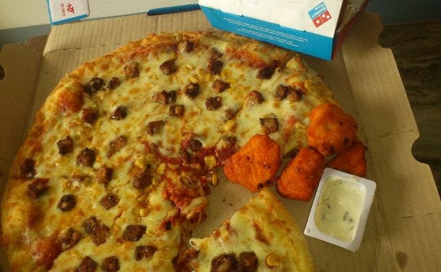 Dominos Pizza in India (10673389023)