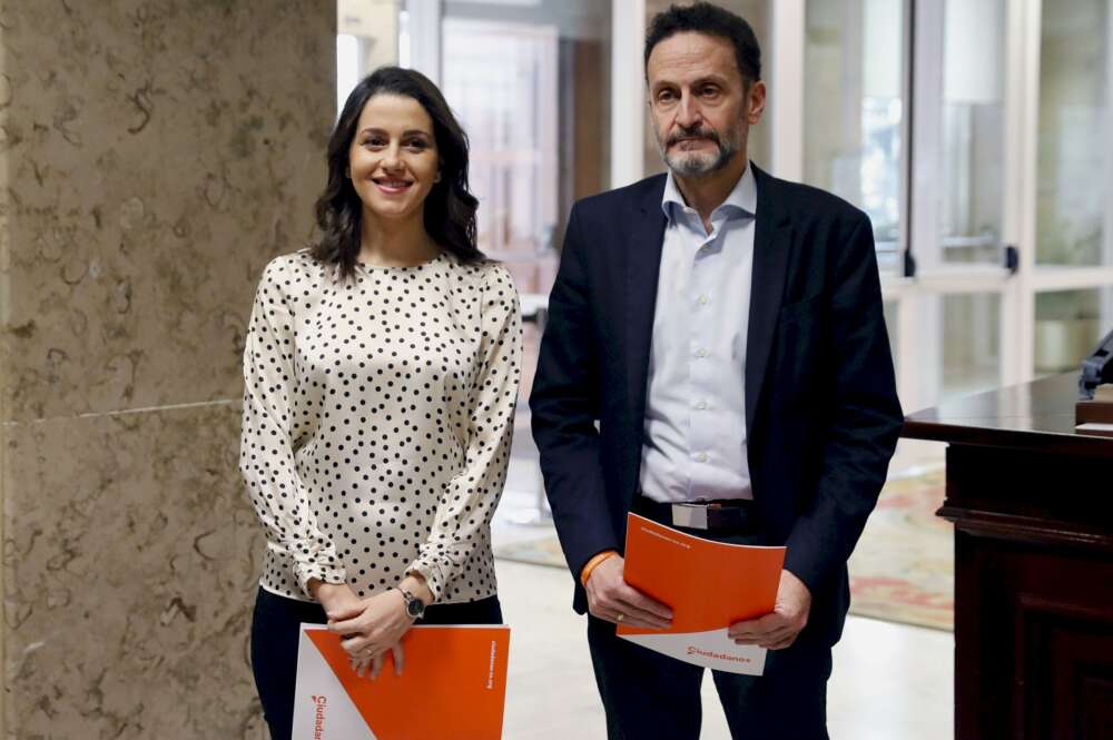 Inés Arrimadas y Edmundo Bal, portavoces de Ciudadanos en el Congreso, presentaron este viernes una proposición de ley para que los prófugos de la justicia no puedan ser candidatos electorales. /EFE/Ballesteros