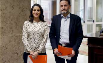 Inés Arrimadas y Edmundo Bal, portavoces de Ciudadanos en el Congreso, presentaron este viernes una proposición de ley para que los prófugos de la justicia no puedan ser candidatos electorales. /EFE/Ballesteros