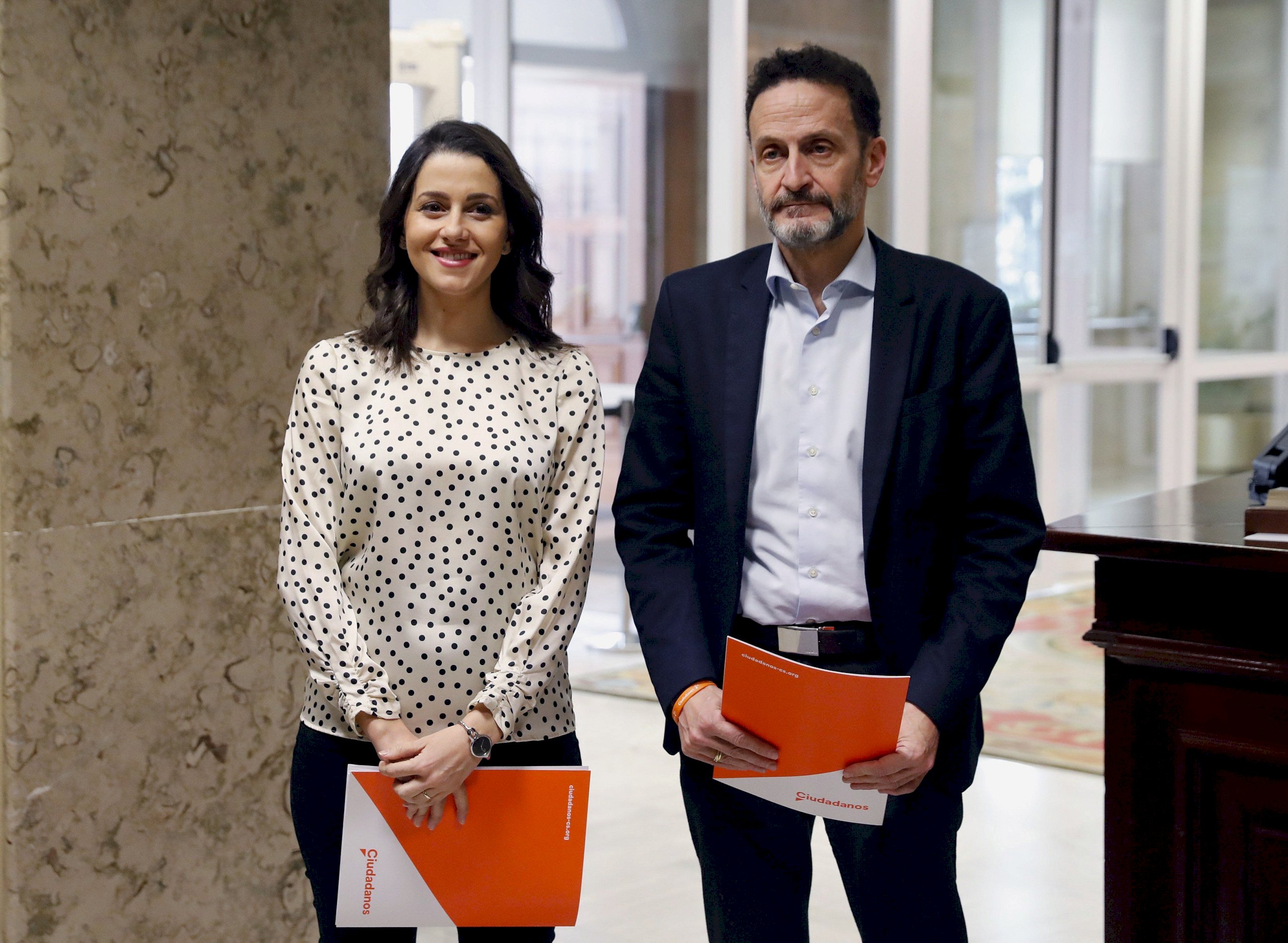 Inés Arrimadas y Edmundo Bal, portavoces de Ciudadanos en el Congreso, presentaron este viernes una proposición de ley para que los prófugos de la justicia no puedan ser candidatos electorales. /EFE/Ballesteros