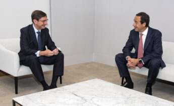 El presidente de Bankia, José Ignacio Goirigolzarri, y el consejero delegado de Caixabank, Gonzalo Gortázar, en la reunión para cerrar la fusión.