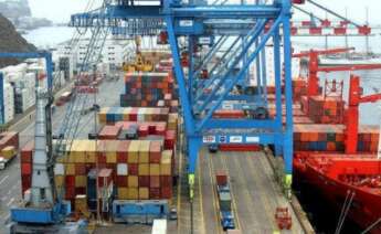 El comercio exterior se recupera y marca récord en exportaciones EFE