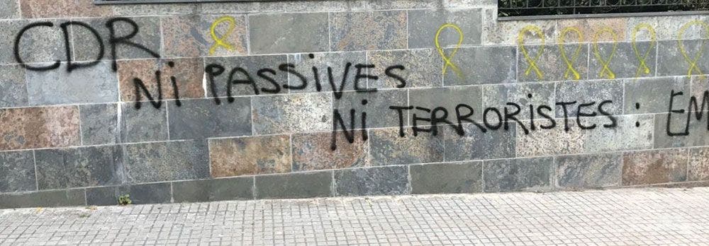 Pintada en apoyo de los CDR en el domicilio de Salvador Illa (PSC)