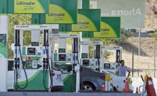 Surtidores de gasolina en una gasolinera. Foto: Efe