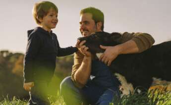 La familia Ruiz lleva más de 80 años al frente de la granja Can Ribas (Girona). Fotografía: Danone.