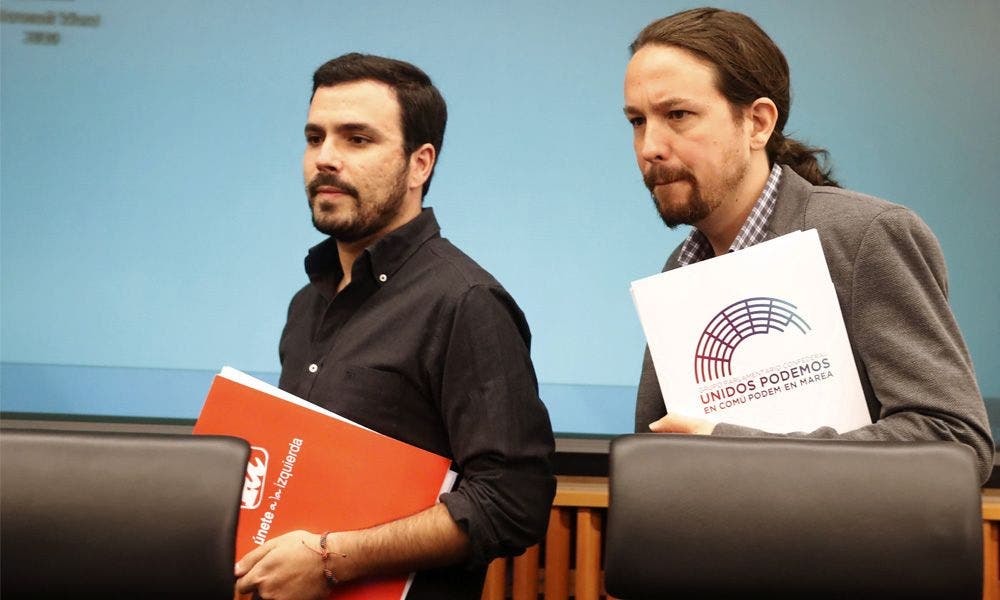 Alberto Garzón y Pablo Iglesias, en un acto en el Congreso. EFE/Javier Lizón