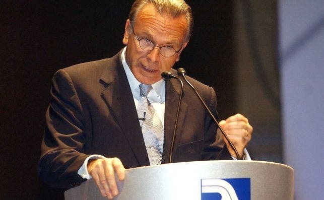 Isidro Fainé, en la imagen, durante la junta de accionistas de Acesa que aprobó la creación de Abertis, en 2003. EFE