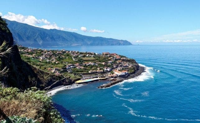 madeira coastal landscape atlantic island tourism holiday picturesque sea 1372018