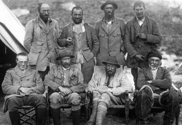 Parte de la expedición de Mallory, en el campo base del Everest