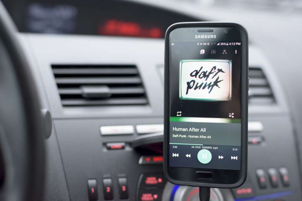 Salida Autónomo Incorrecto Cómo reproducir música del móvil en una radio de coche sin Bluetooth - Economía Digital Salida Autónomo Incorrecto Cómo reproducir música del móvil en una radio de coche sin Bluetooth - Economía Digital