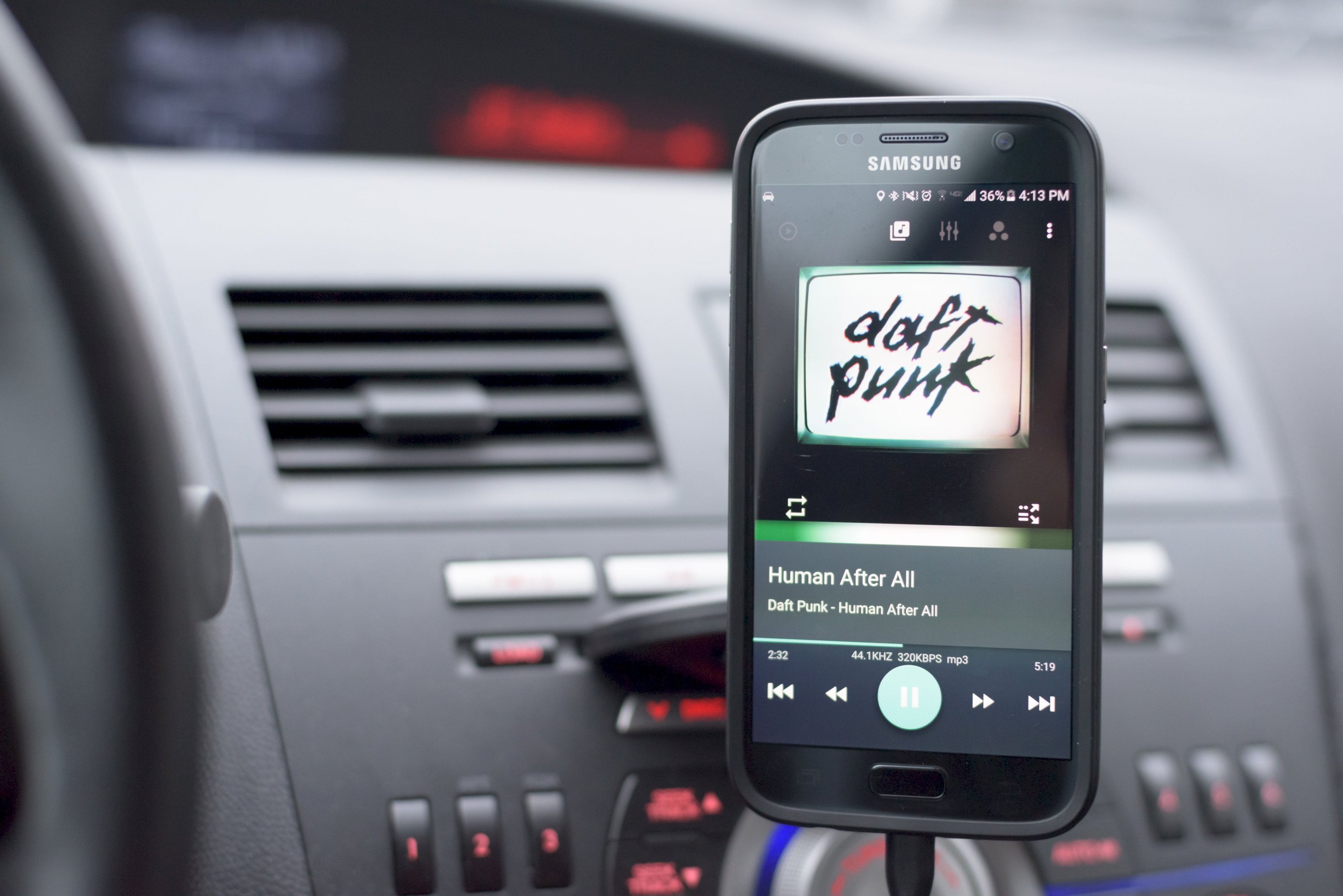 Cómo instalar o cambiar la radio del coche correctamente