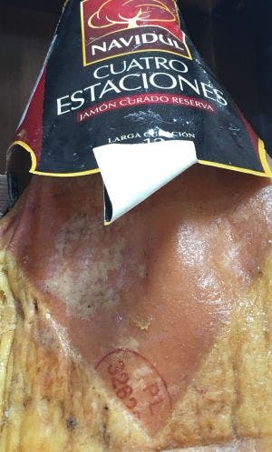 NAVIDUL. 27 09 2019. JAMÓN CURADO CON SELLO MARCA SANITARIA DE UN MATADERO DE POLONIA