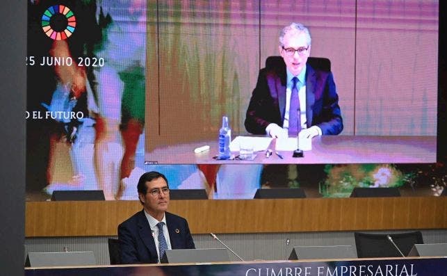 Pablo Isla, presidente de Inditex, en la sesión inaugural de la cumbre de CEOE. EFE