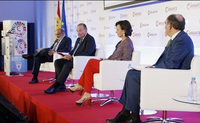 Fernando Abril-Martorell, presidente de Indra; Ana Botín, presidenta de Banco Santander; y Ignacio Sánchez Galán, presidente de Iberdrola, durante el Pleno Extraordinario de la Cámara de Comercio de España