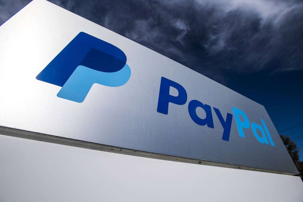 Plano detalle del logo de PayPal