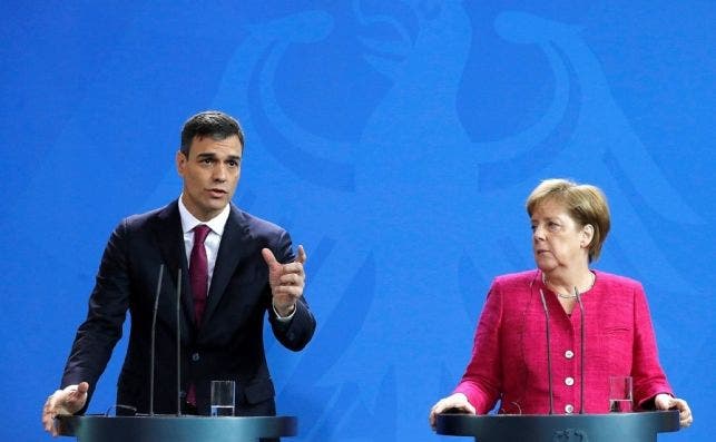 Pedro Sánchez y Angela Merkel comparecen tras su primera reunión bilateral en Berlín / EFE