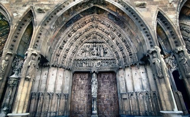 Portada central de la Virgen Blanca de la Catedral de León