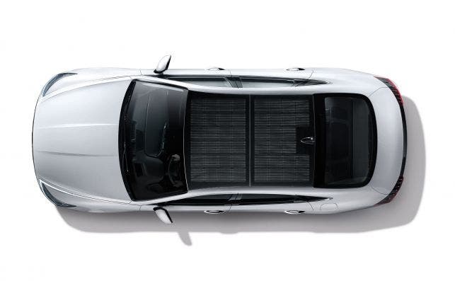 Hyundai Sonata Hybrid con panel solar en el techo. Fotografía: Hyundai