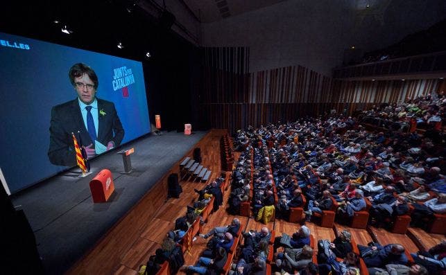 El expresidente de la Generalitat, Carles Puigdemont, en un acto de campaña electoral / Julio Díaz (JxCat)