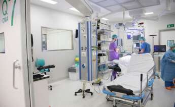 Imagen del interior de un quirófano de cirujía, un servicio que se ha visto desmantelado por la llegada de pacientes de coronavirus en la segunda oleada. EFE/Archivo
