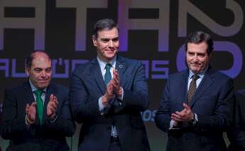 El presidente del Gobierno, Pedro Sánchez, junto al presidente de la CEOE, Antonio Garamendi, en el congreso de ATA / EFE