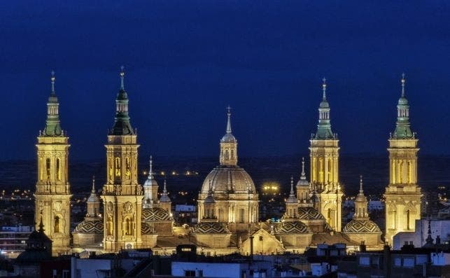 saragossa pillar night cathedral church spain virgin basilica 610531