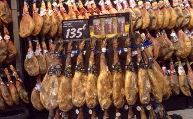 Jamones Aurum en Carrefour por 135 euros.