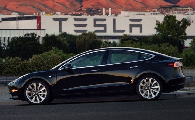 El Tesla Model 3 asequible de 35.000 dólares vendrá en color negro. Foto: Tesla