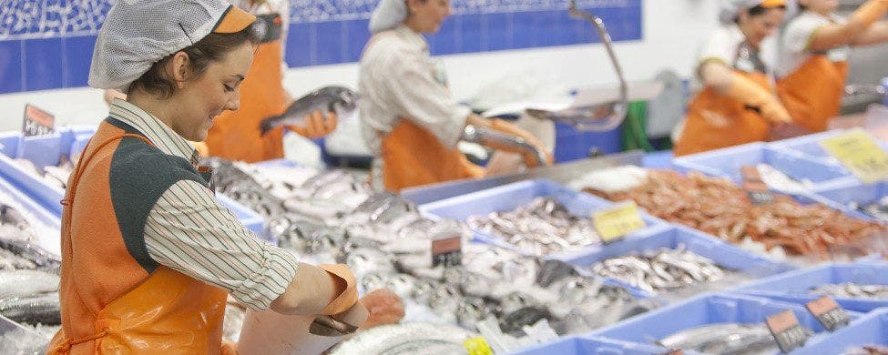 Trabajadores en Mercadona.