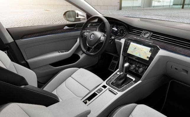 Interior del Volkswagen Arteon, un invitado de lujo en la gama premium automovilística. ED