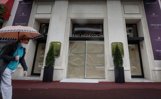 Entrada del hotel Gran Meliá Colón en Sevilla. Foto: EFE/José Manuel Vidal