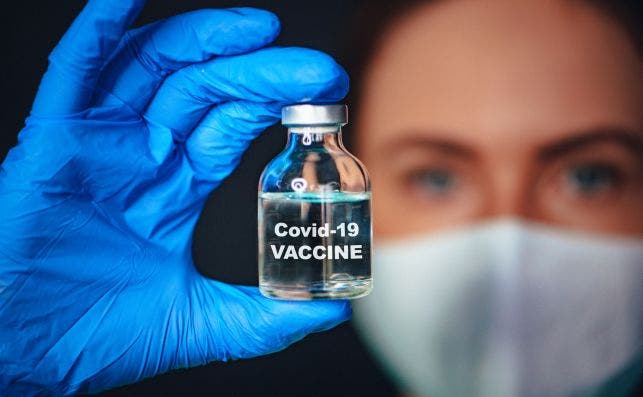 La revista médica 'The Lancet' advierte que las vacunas contra el coronavirus tardarán años en alcanzar su objetivo de inmunidad colectiva./ GETTY