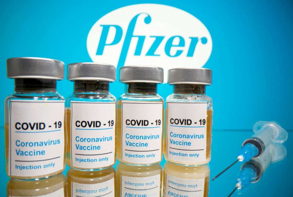 El contrato exime a Pfizer de responsabilidad si su vacuna causa algún daño 