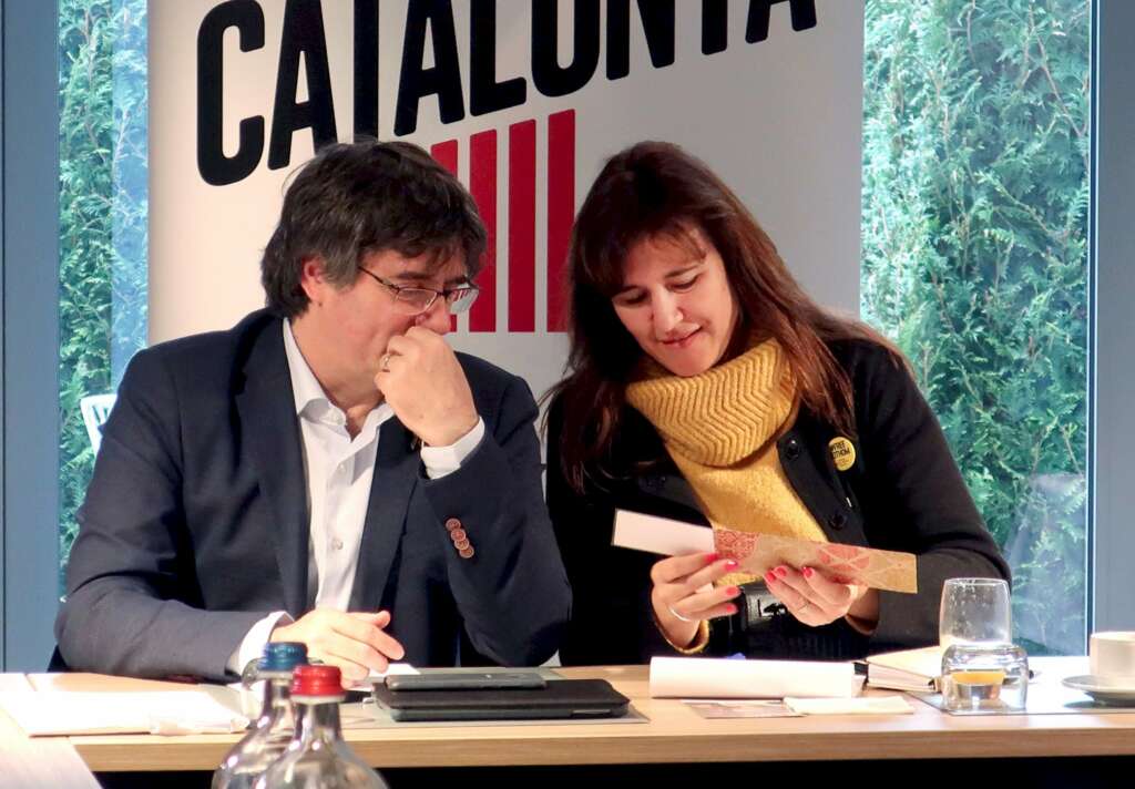 Carles Puigdemont y la candidata de JxCat, Laura Borràs, durante una reunión en 2019 | EFE/Archivo