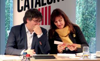 Carles Puigdemont y la candidata de JxCat, Laura Borràs, durante una reunión en 2019 | EFE/Archivo