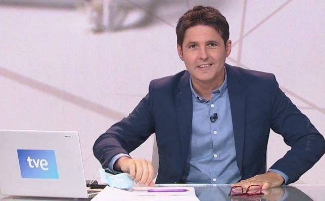 El periodista Jesús Cintora conduce 'Las cosas claras' en La 1 de TVE el 17 de noviembre de 2020. El espacio ha creado un cisma en RTVE por ser un informativo en parte externalizada | RTVE