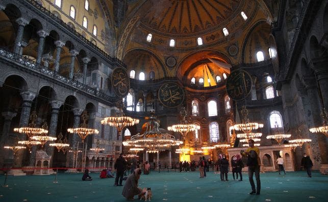 Mezquita de Santa Sofía, en Estambul, el 13 de diciembre de 2020. Turquía ha impuesto toque de queda entre semana y confinamiento los fines de semana, y ha anunciado un confinamiento total a partir del 31 de diciembre | EFE/EPA/TB