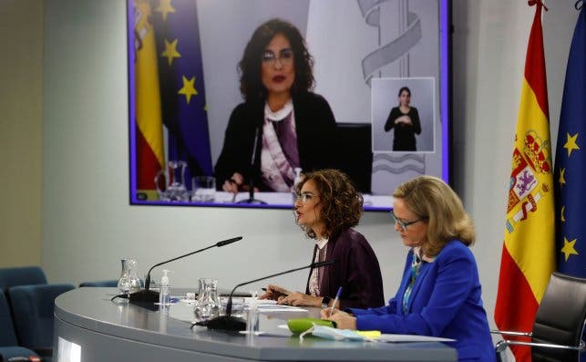 Las ministras de Hacienda y Economía, María Jesús Montero y Nadia Calviño, en una rueda de prensa el 17 de noviembre de 2020 en La Moncloa | EFE/JJG/Archivo