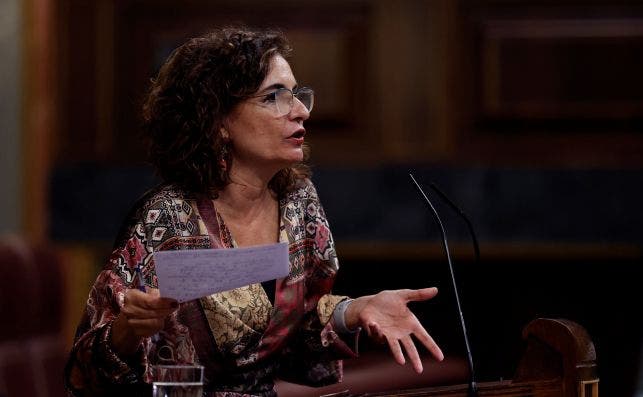 La ministra de Hacienda, María Jesús Montero durante su réplica en el Congreso este jueves durante la segunda jornada de debate a la totalidad de los Presupuestos de 2021. EFE/Chema Moya