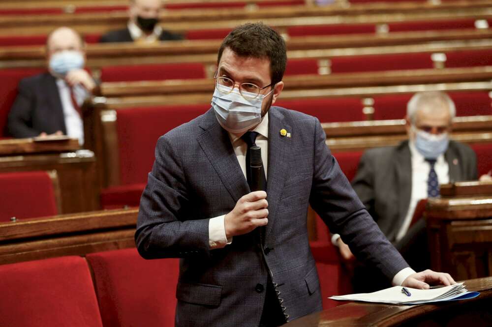 El vicepresidente de la Generalitat en funciones de presidente, Pere Aragonès, durante la sesión de control al Govern en el Parlament. EFE/Quique García