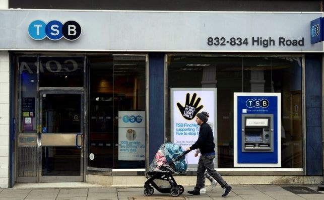 Oficina de TSB, filial británica de Banc Sabadell, en el Reino Unido. EFE