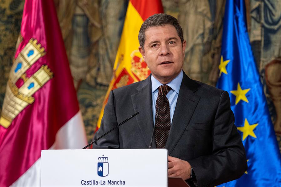 El presidente de Castilla La Mancha, Emiliano García-Page, comparece ante los medios de comunicación. EFEÁngeles Visdómine