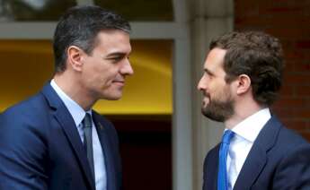 El Presidente del Gobierno, Pedro Sánchez (i) y el líder de la oposición, Pablo Casado (d) / EFE