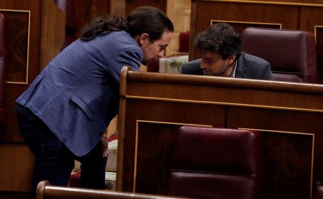 El vicepresidente segundo, Pablo Iglesias, y el portavoz de Unidas Podemos, Jaume Asens, en el Congreso el 6 de mayo de 2020. Foto Efe/JJG/Pool/Archivo