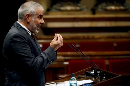 El líder de Ciudadanos en el Parlament, Carlos Carrizosa, durante el pleno del 4 de noviembre de 2020. El candidato 'naranja' a la Generalitat dice tener pruebas de los contratos irregulares de Laura Borràs (JxCat) | EFE/TA/Archivo