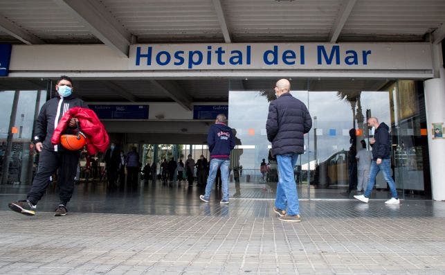 Entrada del Hospital del Mar de Barcelona el 6 de noviembre de 2020, cuando estaban en vigor las restricciones más duras de la segunda ola de coronavirus en Cataluña | EFE/QG/Archivo