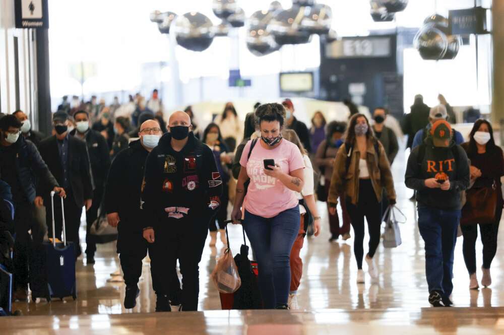 El Aeropuerto de San Francisco antes del fin de semana de Acción de Gracias, el 25 de noviembre de 2020. Tras este festivo, los contagios de coronavirus se dispararon a niveles máximos en EEUU | EFE/EPA/JGM/Archivo